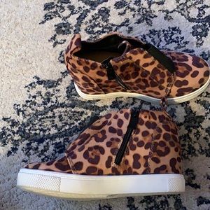 Torrid size 6W animal print leopard print shoes with zippers